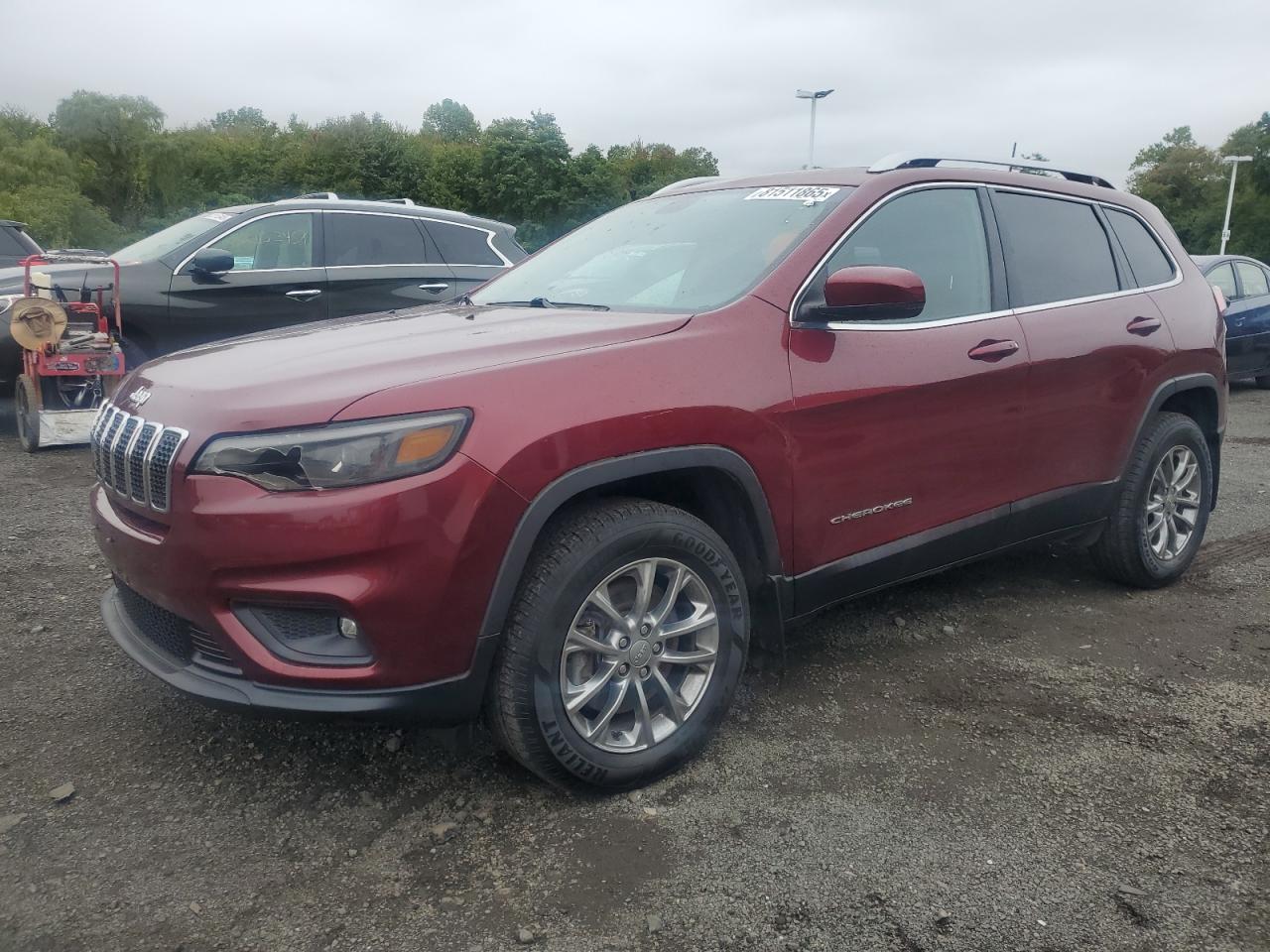 2019 Jeep Cherokee Latitude Plus, VIN 1C4PJMLX5KD480768 — Front end