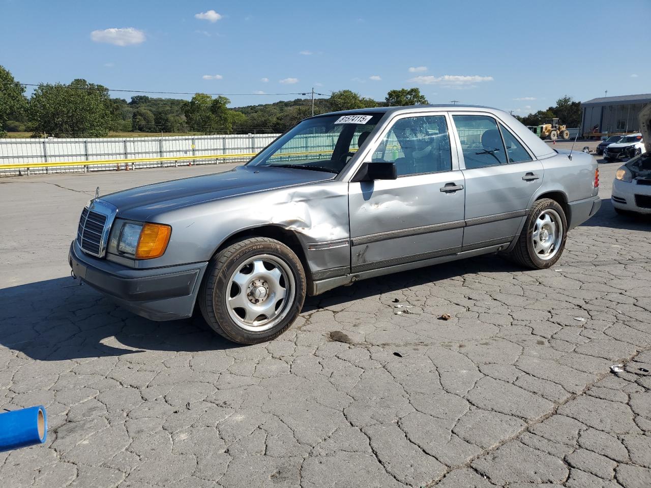 1989 Mercedes-Benz 260, VIN WDBEA26D2KB000709 — Side