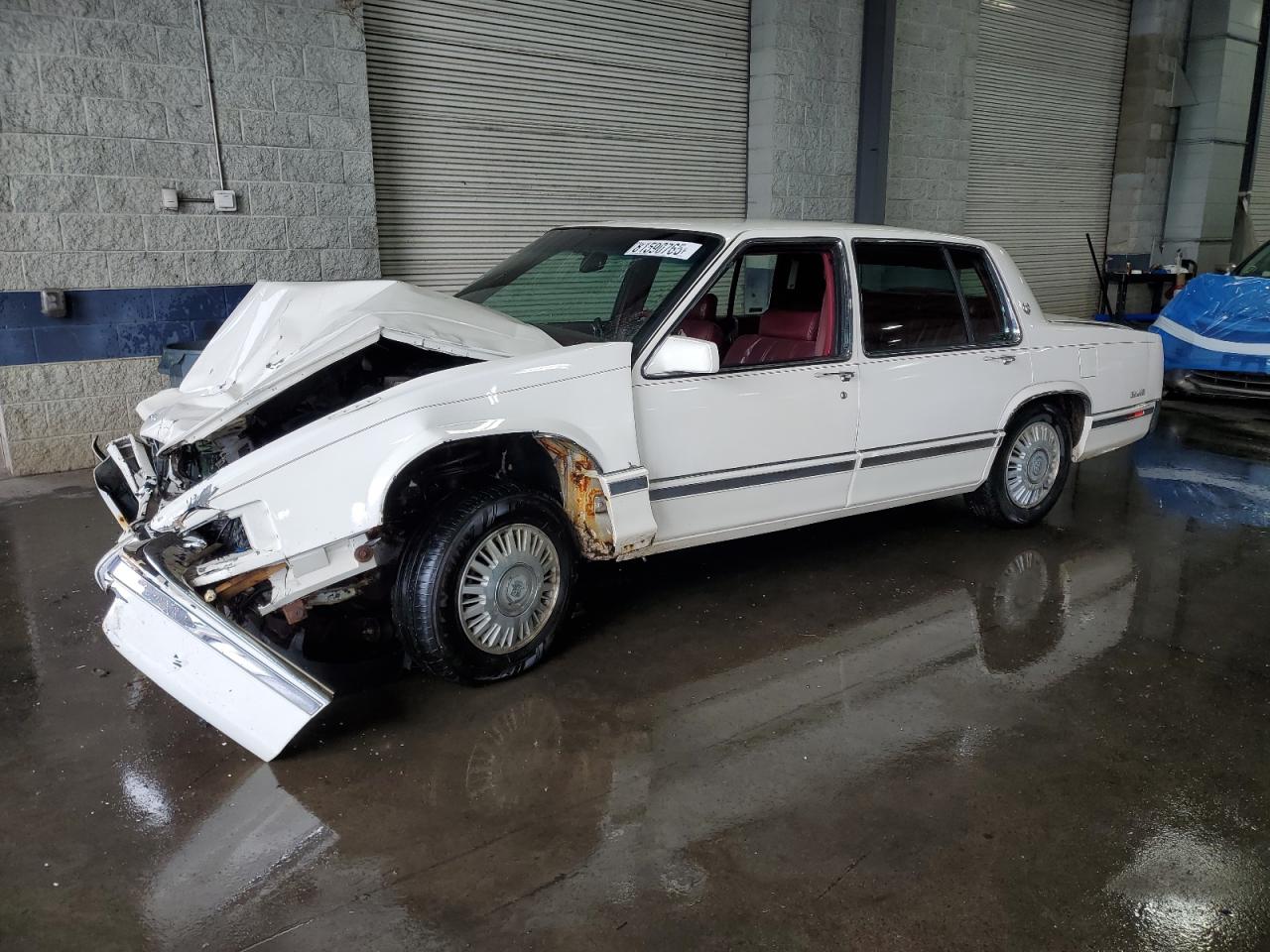 1993 Cadillac DeVille, VIN 1G6CD53B7P4215263 — Перед