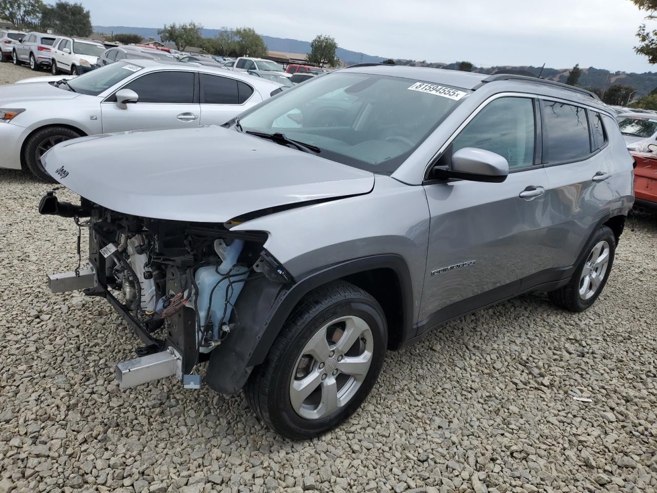 2019 Jeep Compass Altitude, VIN 3C4NJCBB5KT727076 — Перед