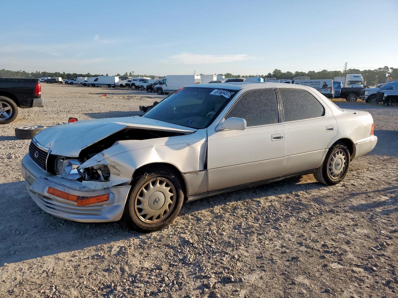 1992 Lexus LS 400, VIN JT8UF11E0N0123707 — Front end