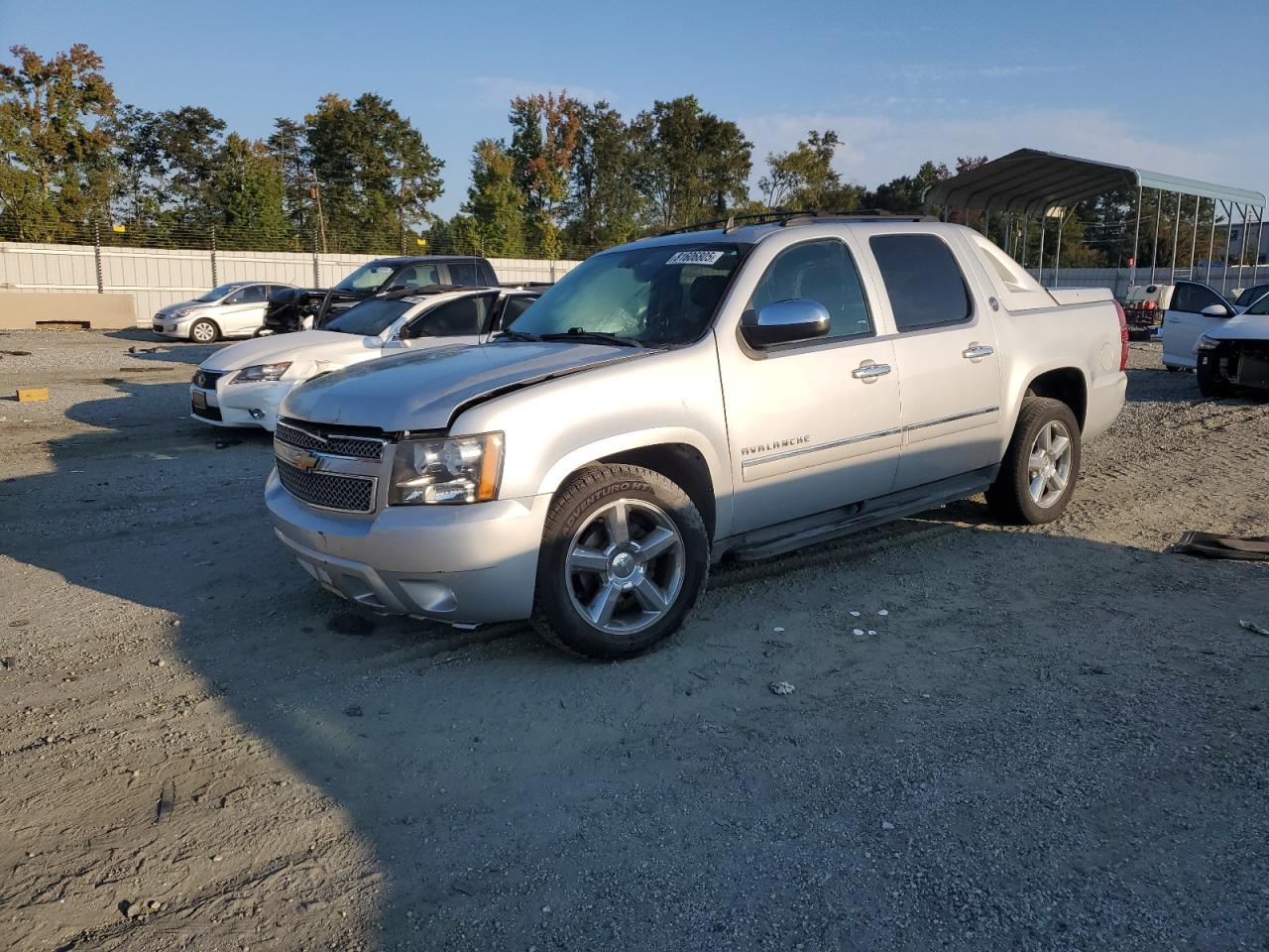 2013 Chevrolet Avalanche LTZ, VIN 3GNMCGE0XDG367488 — Front end