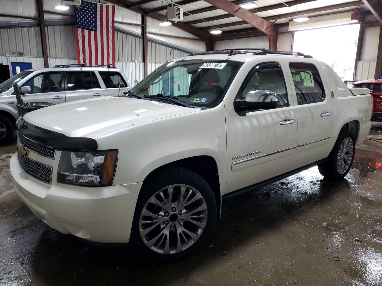 2013 Chevrolet Avalanche LTZ, VIN 3GNTKGE76DG224503 — Undercarriage