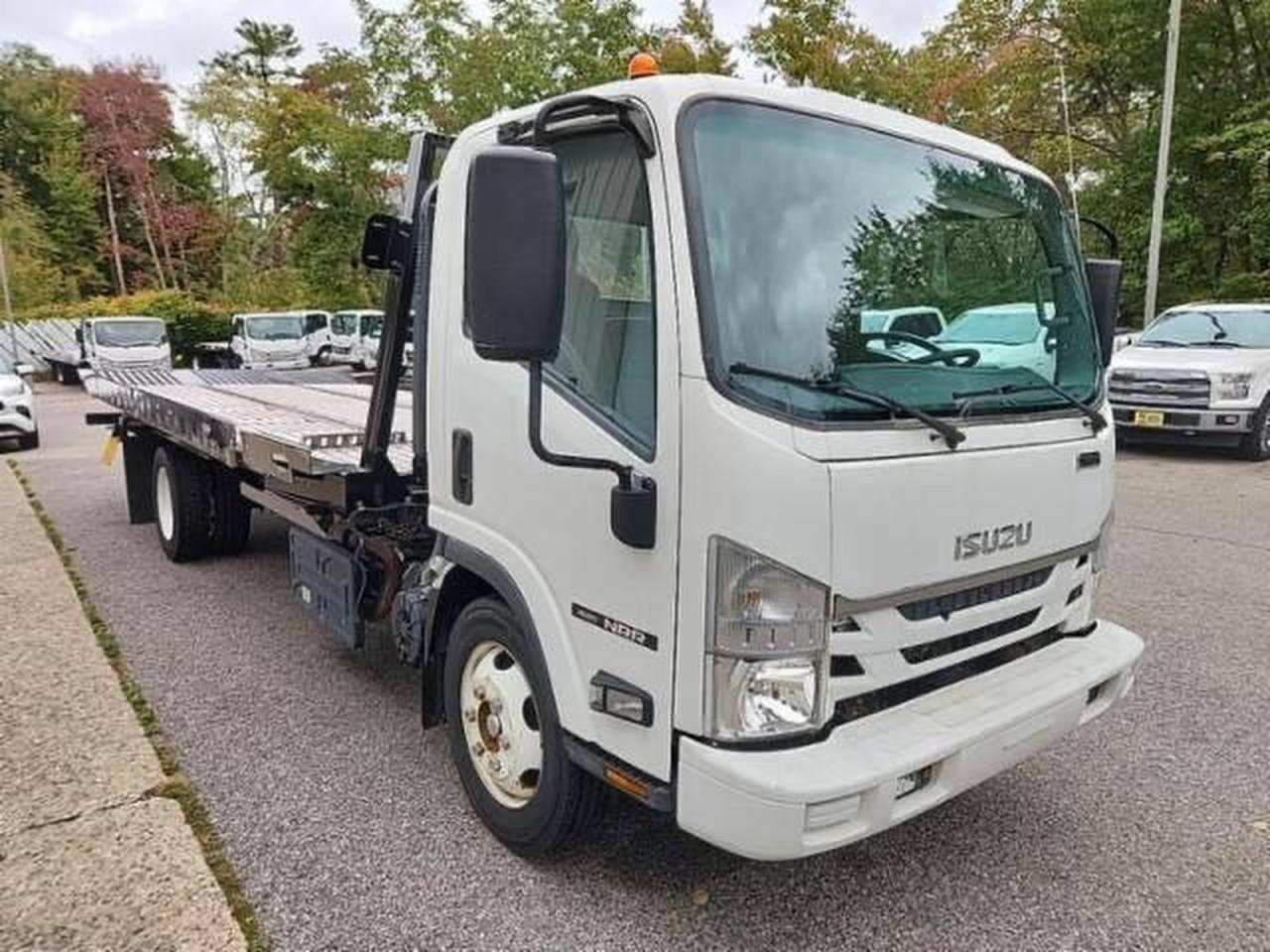 2020 Isuzu NRR IBT, VIN JALE5W163L7304480 — Normal wear