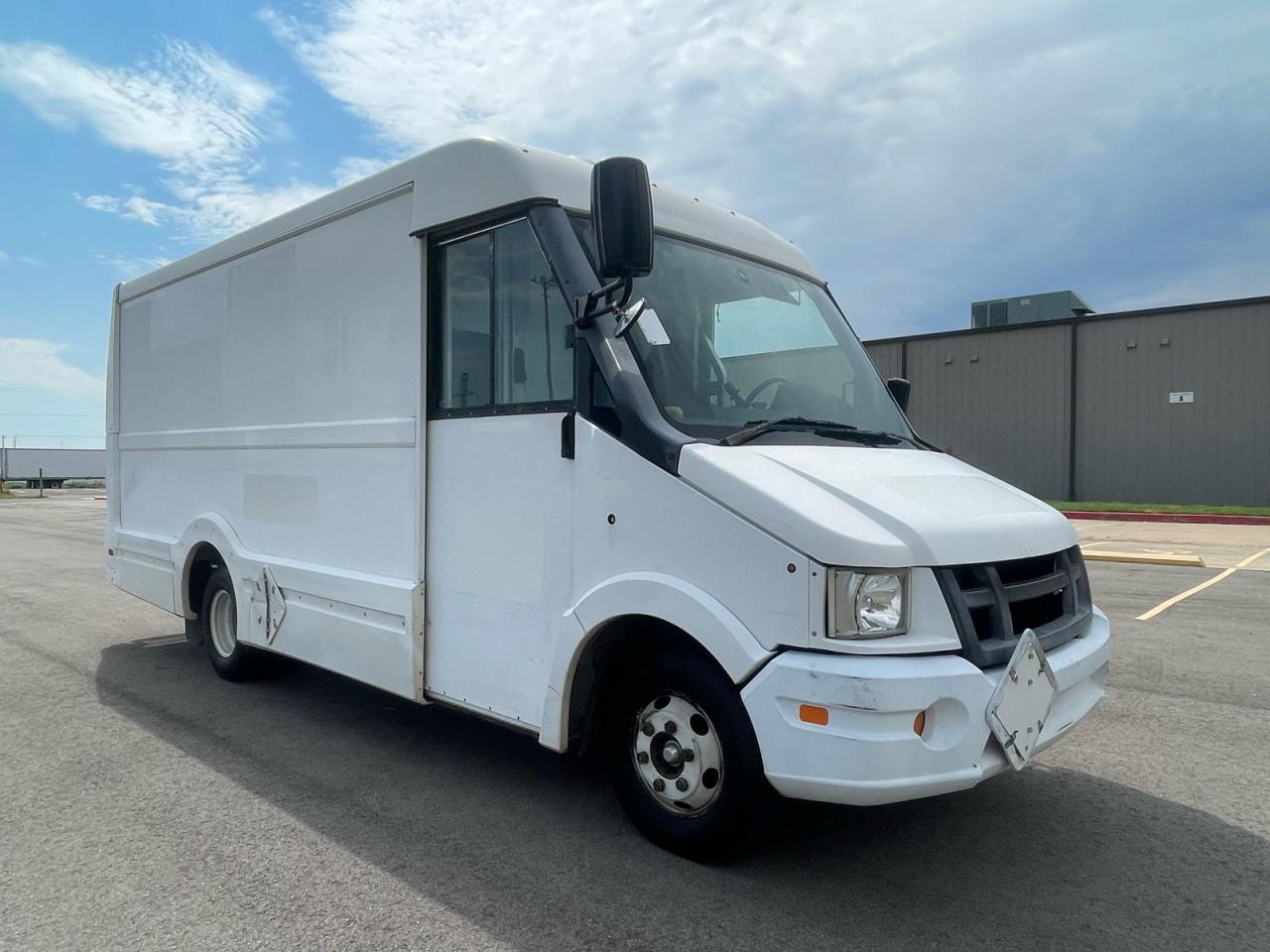 2015 Isuzu NPR, VIN JALB4T171F7W00132 — Minor dents and scratches