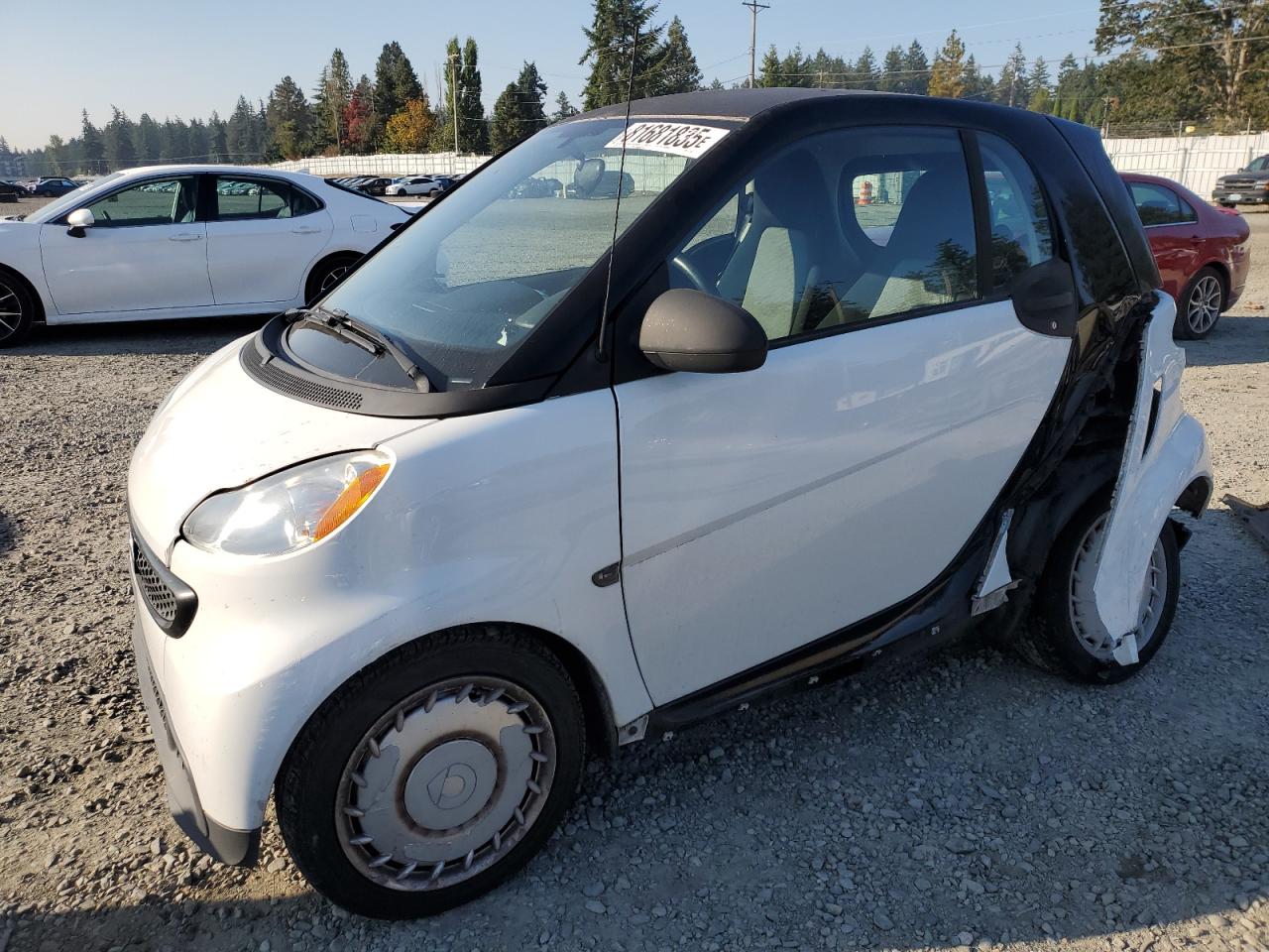 2013 Smart fortwo Pure, VIN WMEEJ3BA5DK677163 — Side