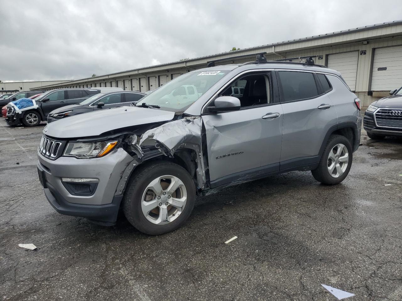 2019 Jeep Compass Latitude, VIN 3C4NJDBB7KT597114 — Перед