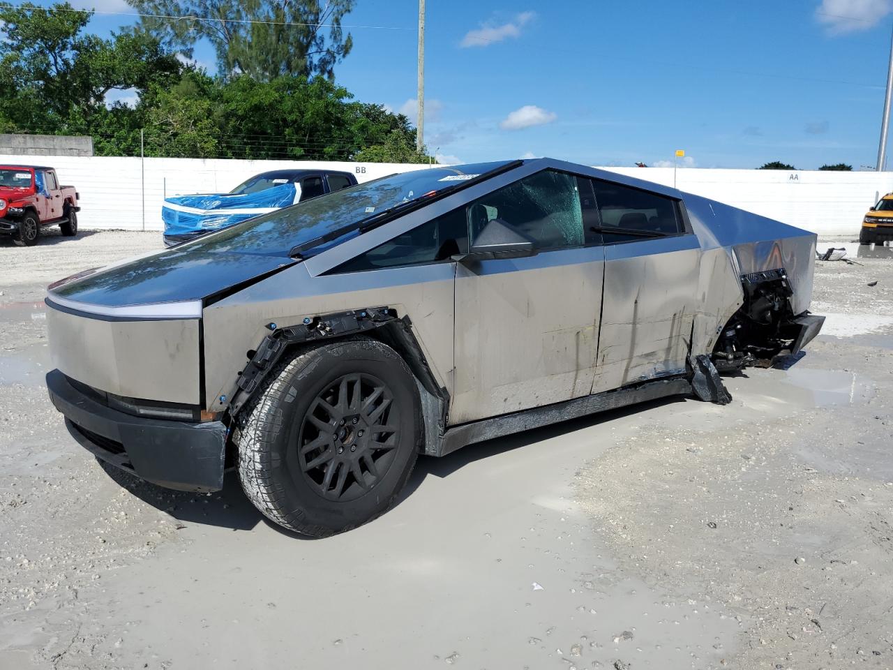 2025 Tesla Cybertruck Cyberbeast, VIN 7G2CEHEE1SA075287 — По всему кузову