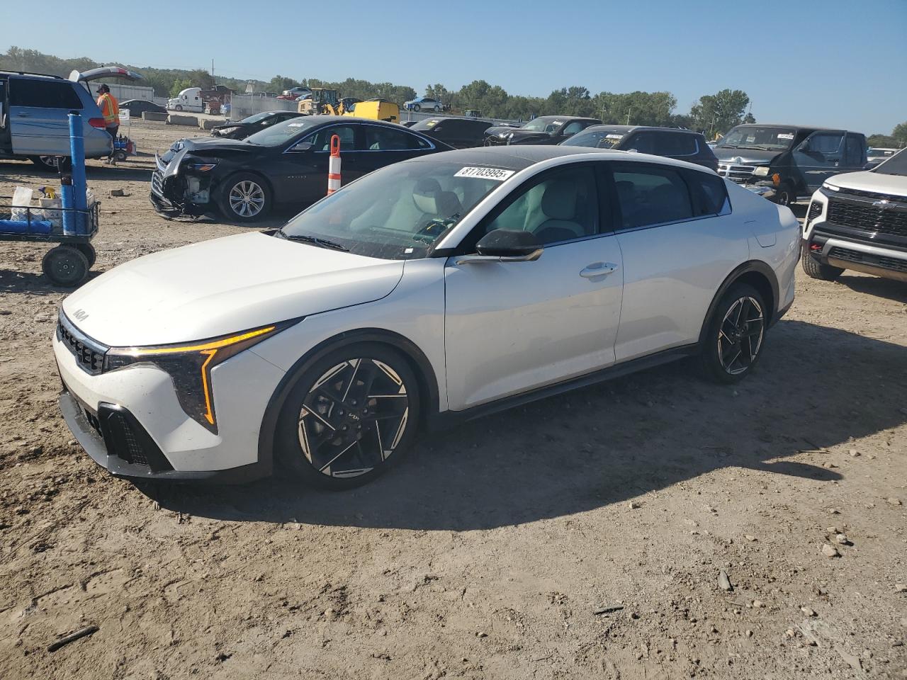 2025 Kia K4 GT-Line, VIN 3KPFW4DE1SE083907 — Перед