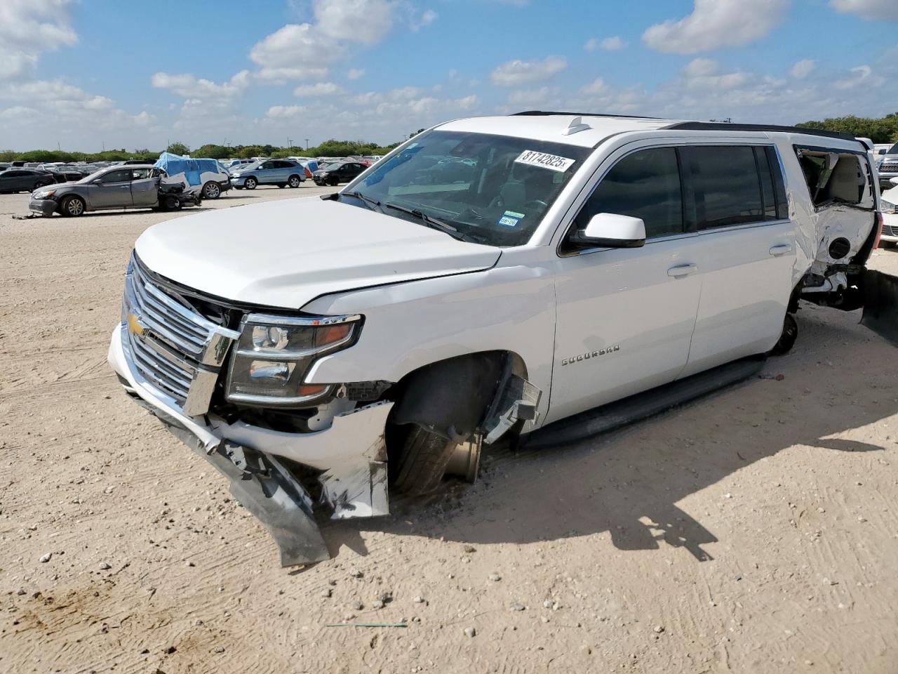2018 Chevrolet Suburban LT, VIN 1GNSCHKC9JR253098 — Front end