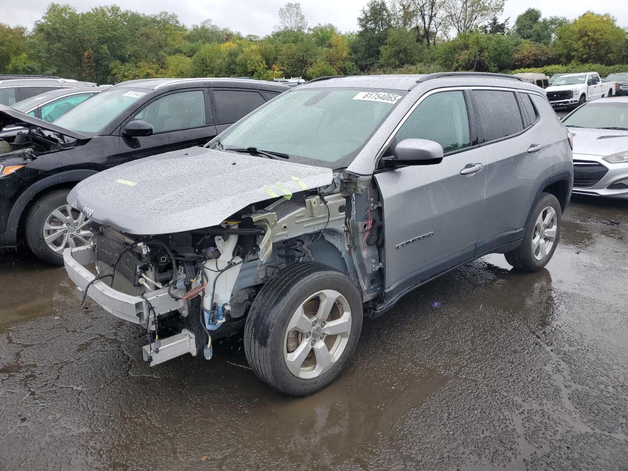 2019 Jeep Compass Latitude, VIN 3C4NJDBB6KT760870 — Перед