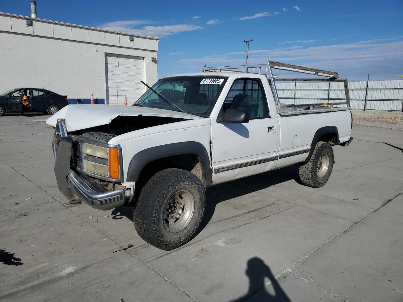 2000 Chevrolet Silverado 3500, VIN 1GCHK34R4YR176368 — Front end