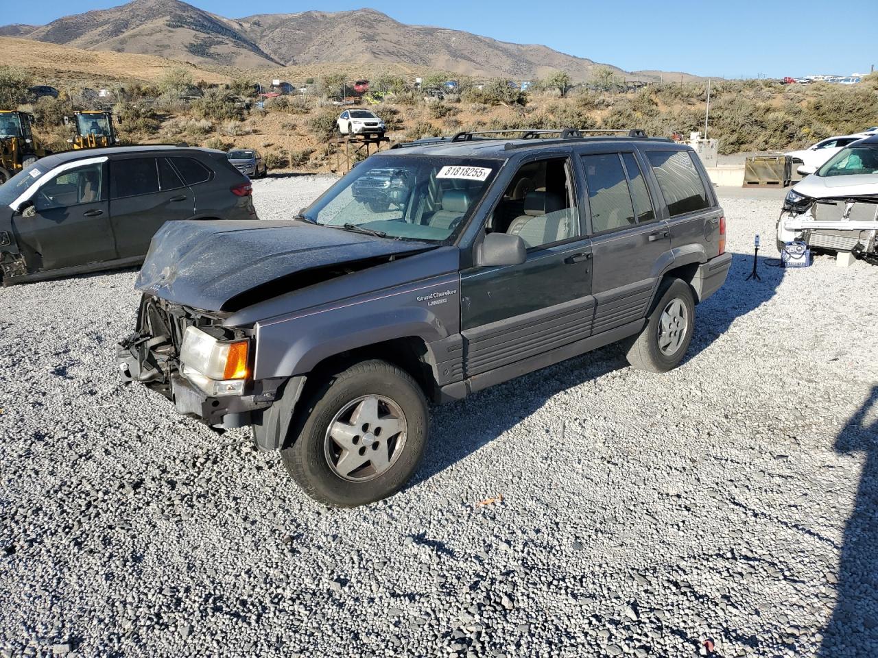 1994 Jeep Grand Cherokee Laredo, VIN 1J4GZ58Y6RC275647 — Front end