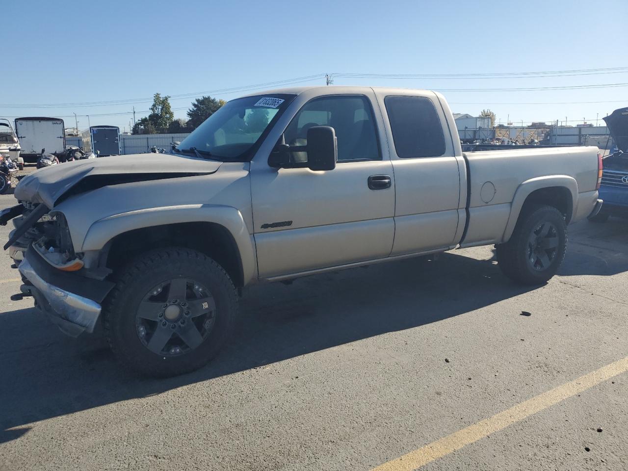 2001 Chevrolet Silverado 2500, VIN 1GCGK29UX1Z292635 — Front end