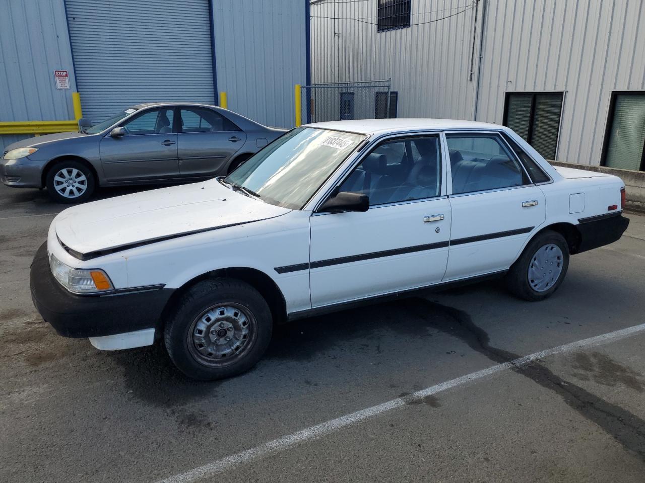1989 Toyota Camry, VIN JT2SV24E1K3389351 — Front end