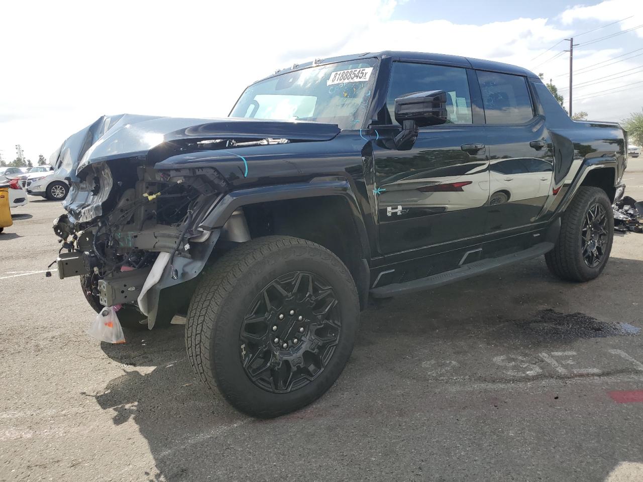 2025 GMC HUMMER EV Pickup 2X, VIN 1GT10BDD9SU102664 — Front end