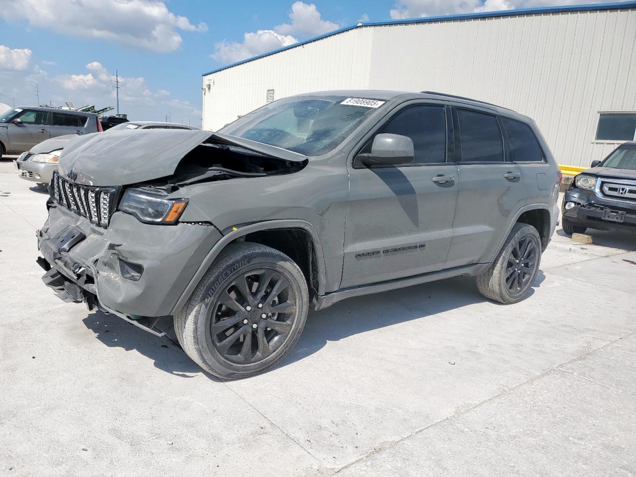 2022 Jeep Grand Cherokee Laredo X, VIN 1C4RJFAG9NC149046 — Front end