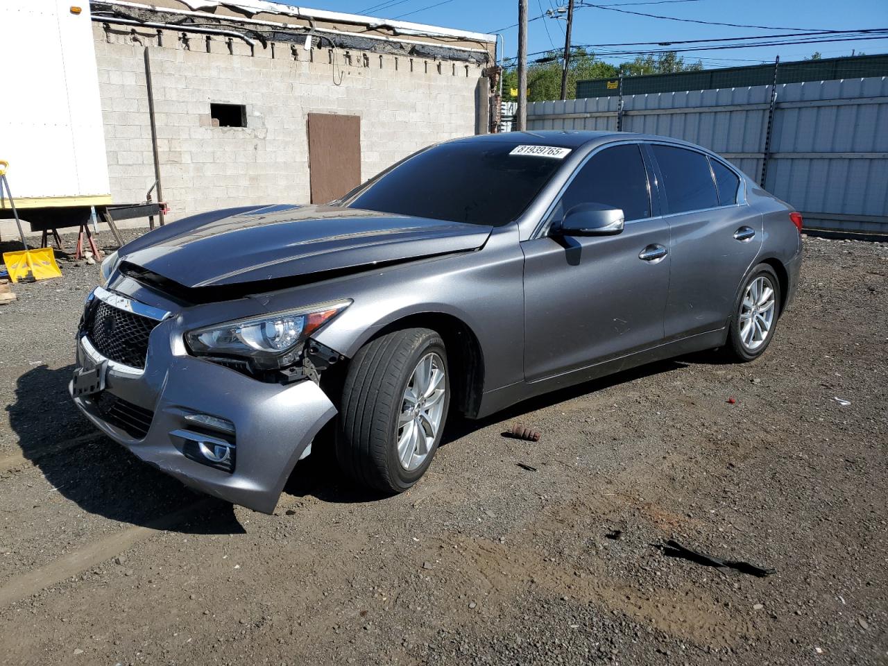 2015 Infiniti Q50 Premium, VIN JN1BV7AR1FM416322 — Front end