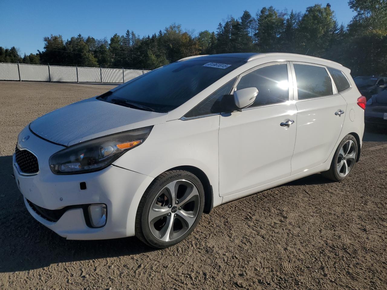 2015 Kia Rondo EX, VIN KNAHU8A35F7082111 — Front end