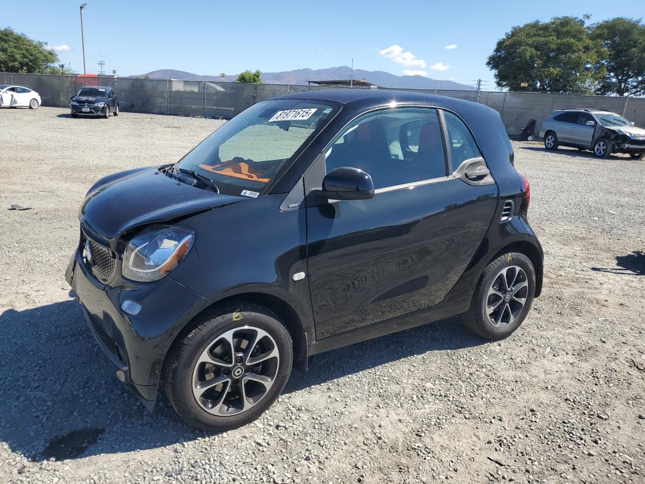 2016 Smart fortwo Passion, VIN WMEFJ5DAXGK067471 — Front end