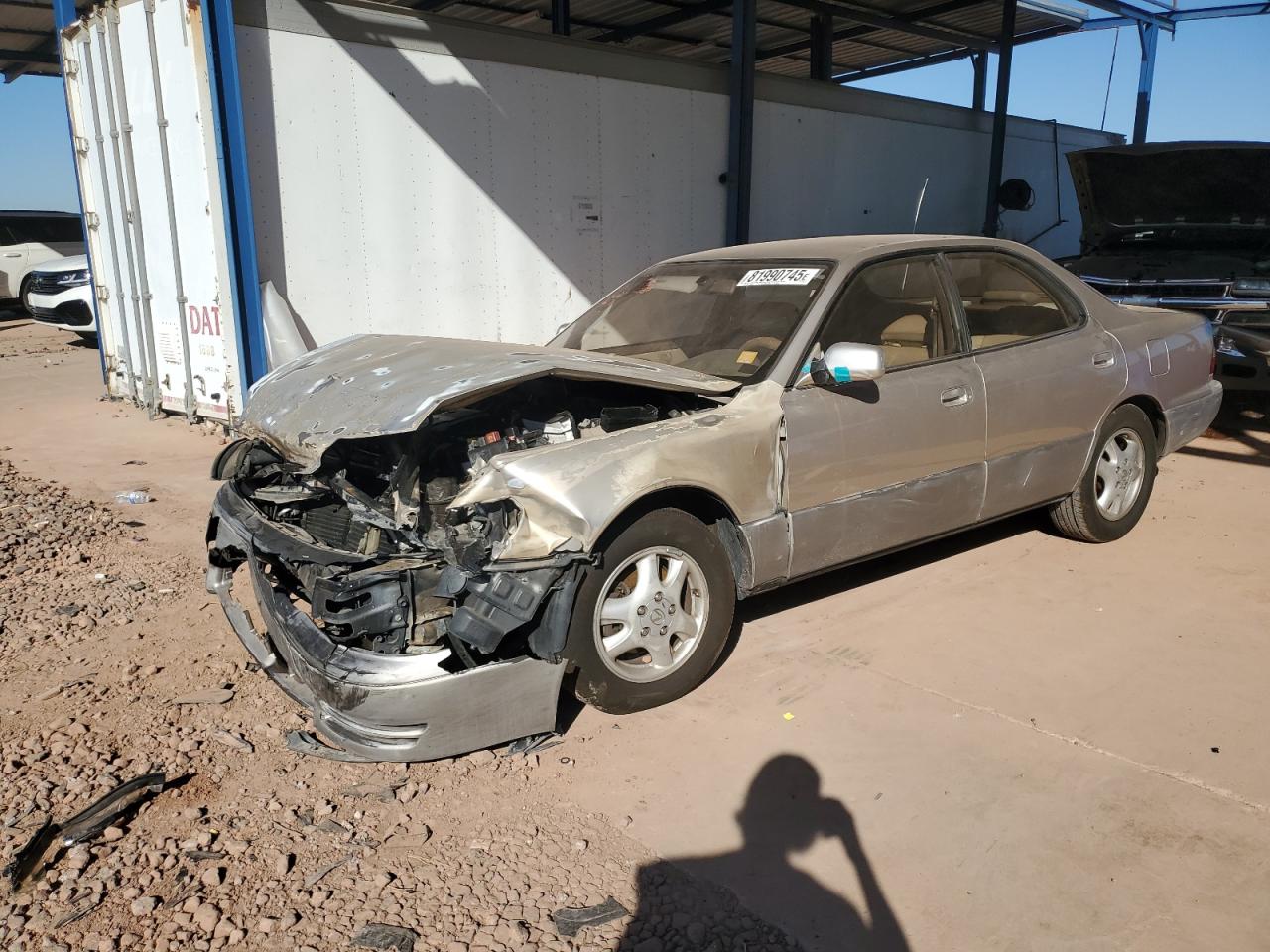 1995 Lexus ES 300, VIN JT8GK13TXS0096600 — Front end