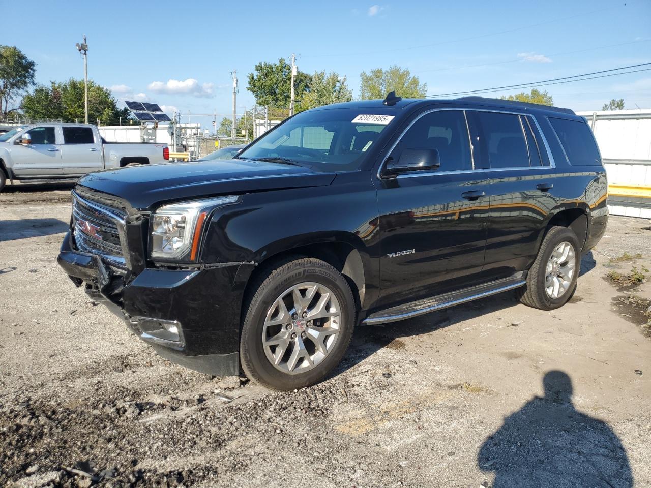 2019 GMC Yukon SLE, VIN 1GKS2AKC8KR375069 — Front end