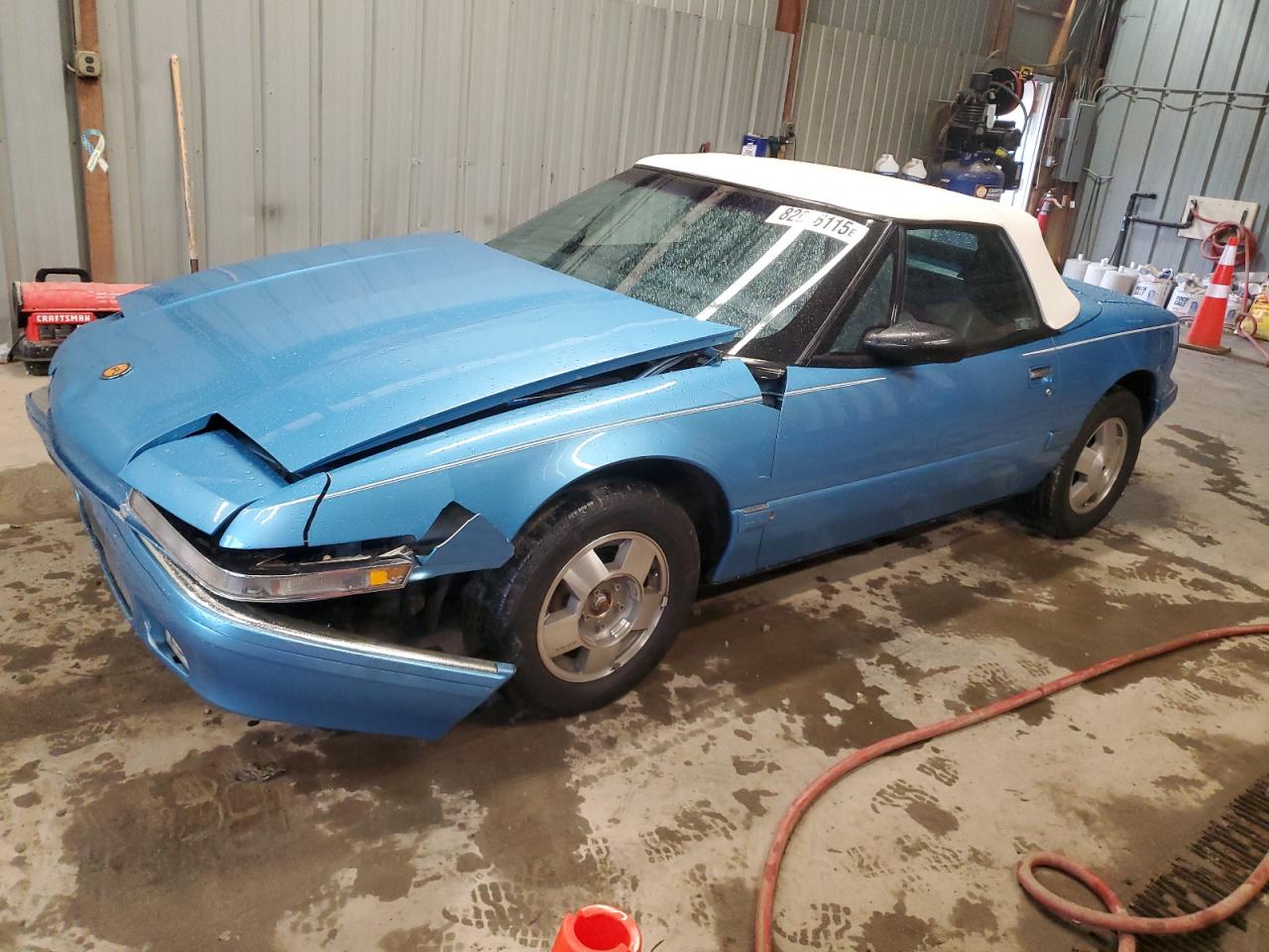 1990 Buick Reatta, VIN 1G4EC33C1LB903850 — Front end