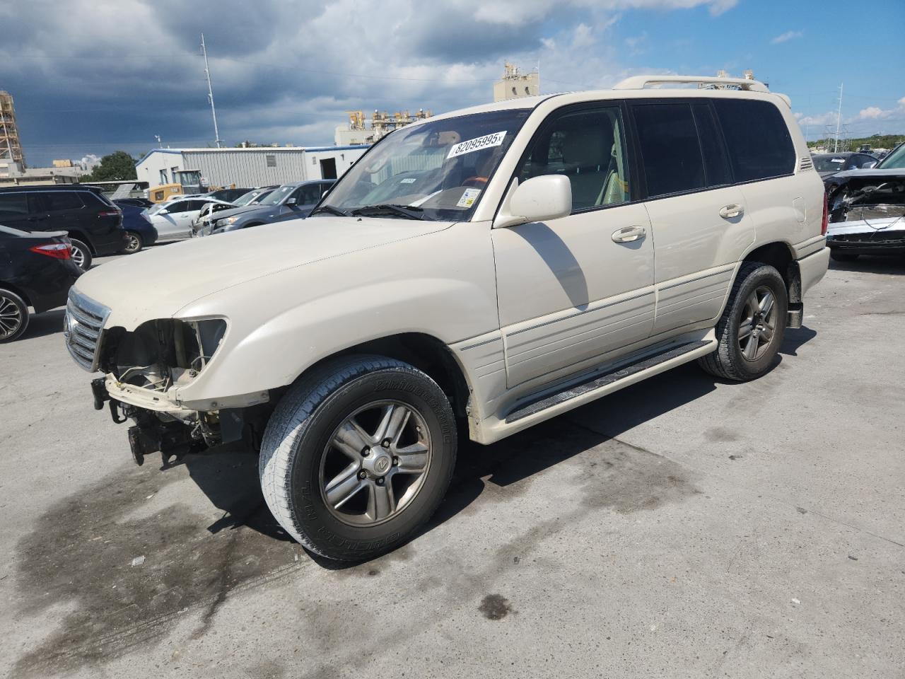 2007 Lexus LX 470, VIN JTJHT00W074026306 — Front end