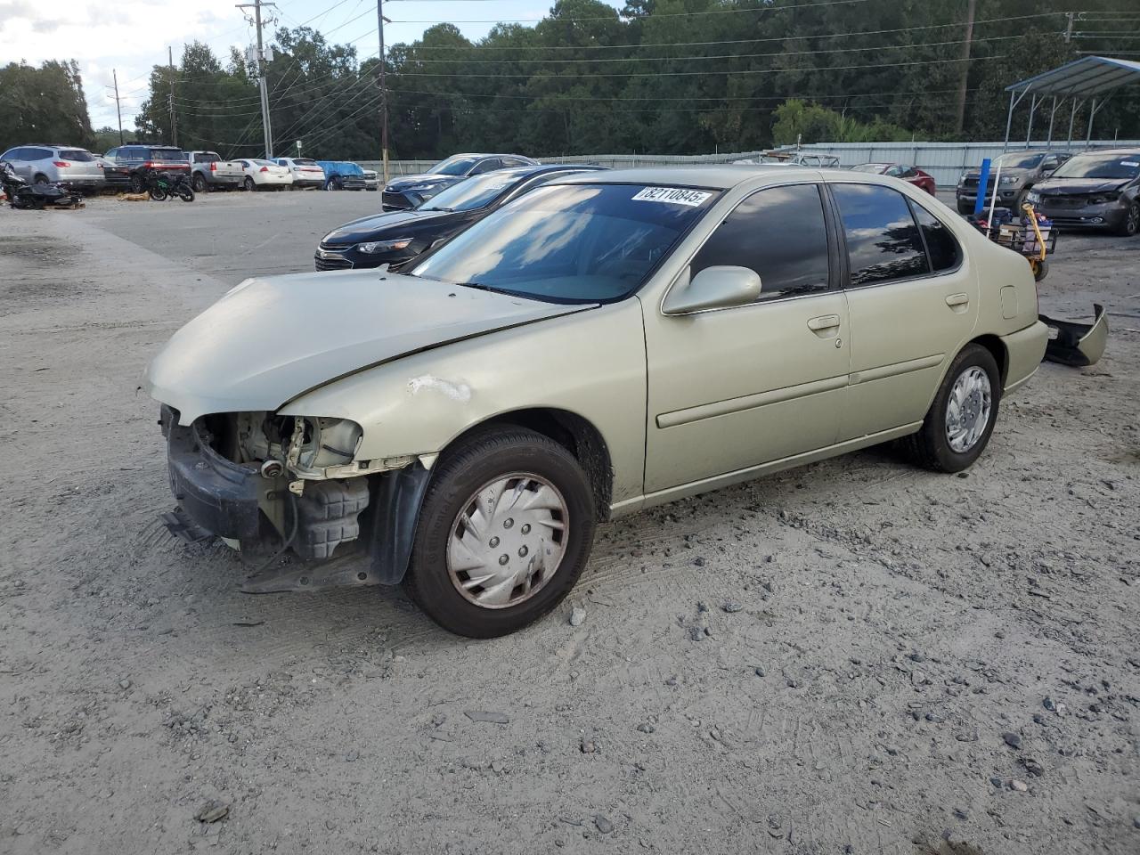 1999 Nissan Altima XE, VIN 1N4DL01D1XC255426 — Front end