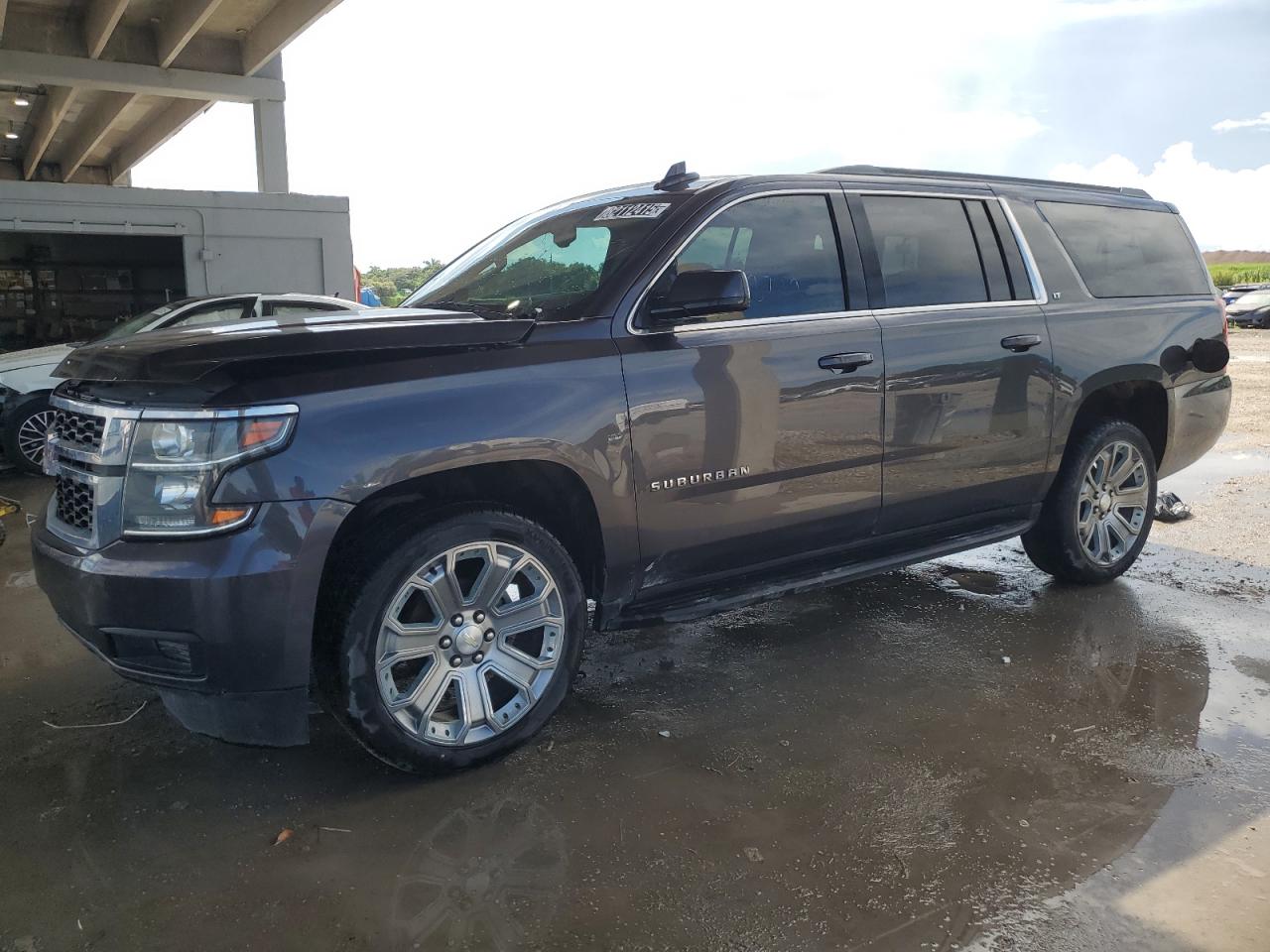 2018 Chevrolet Suburban LT, VIN 1GNSKHKC6JR203763 — Front end