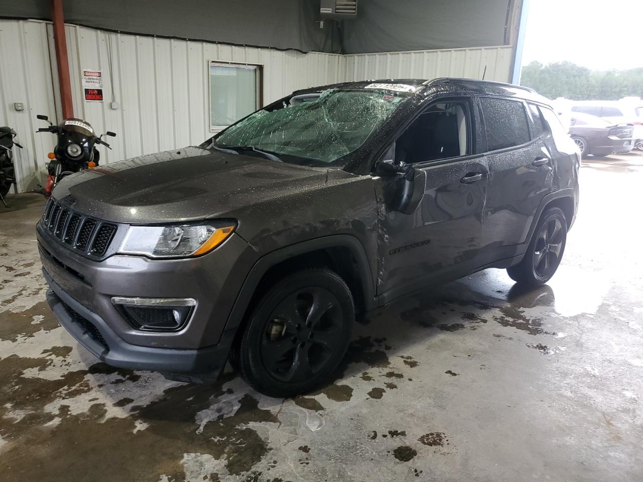 2020 Jeep Compass Altitude, VIN 3C4NJCBB1LT241415 — Auction photo 1 of 4