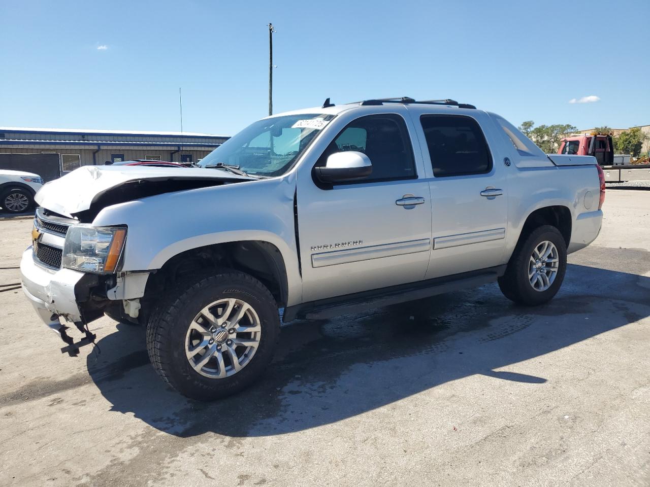 2013 Chevrolet Avalanche LS, VIN 3GNTKEE71DG133403 — Front end