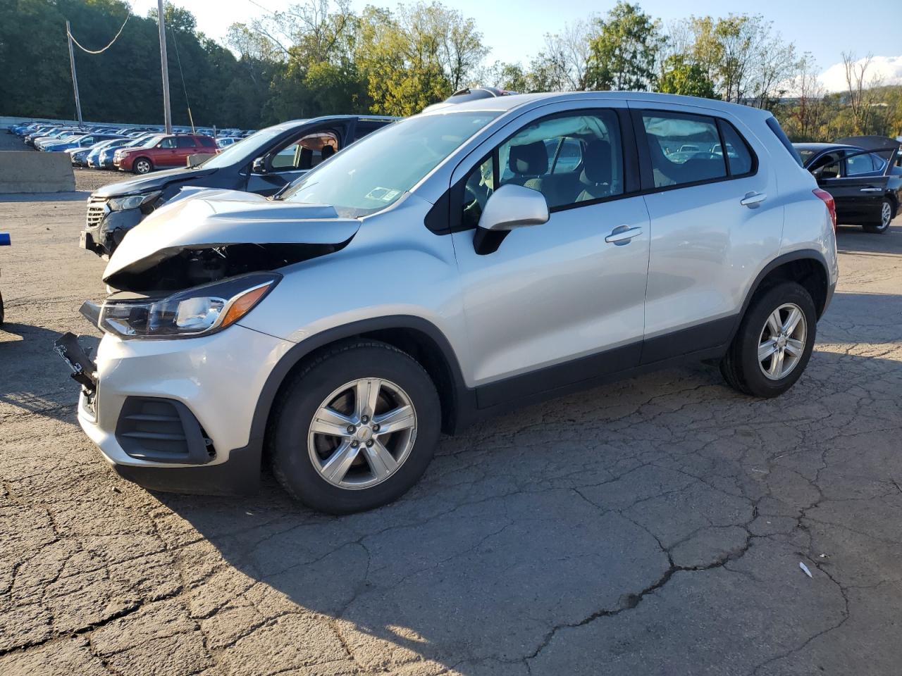 2020 Chevrolet Trax LS, VIN KL7CJNSB2LB310310 — Front end