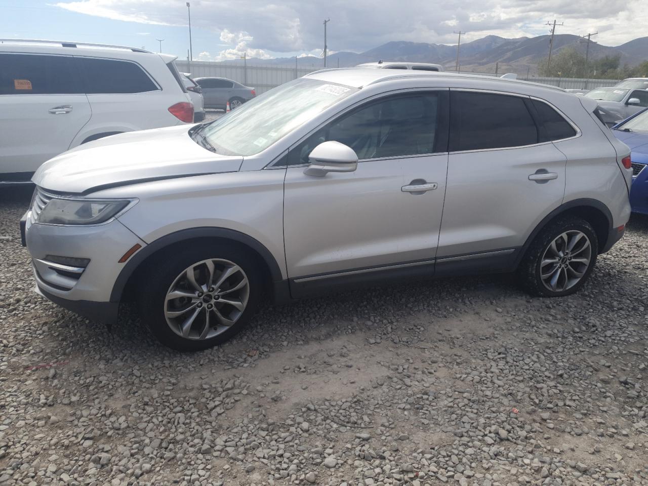 2017 Lincoln MKC Select, VIN 5LMCJ2C90HUL56087 — Side