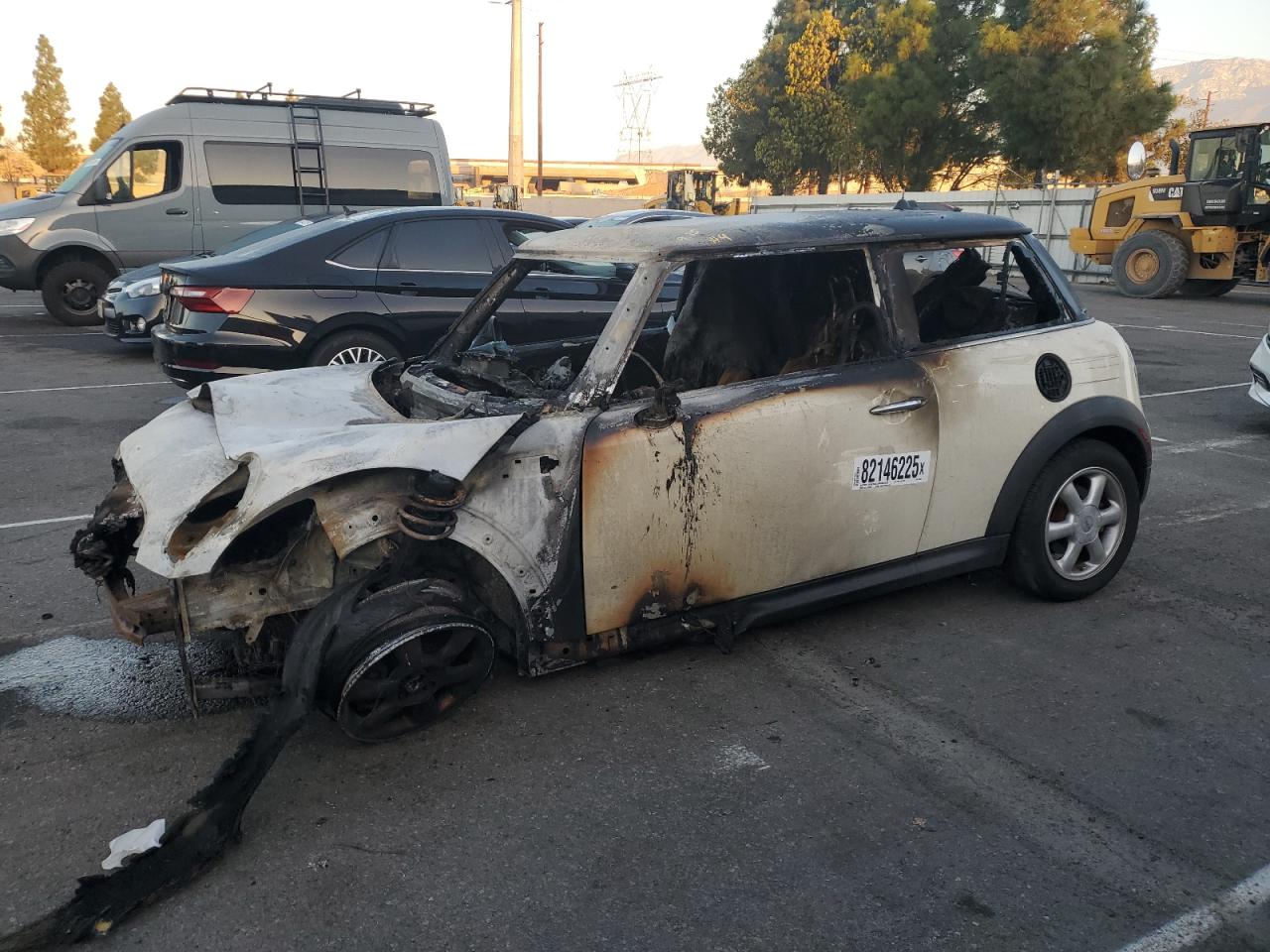 2010 MINI Hardtop, VIN WMWMF3C55ATZ62400 — Пожар