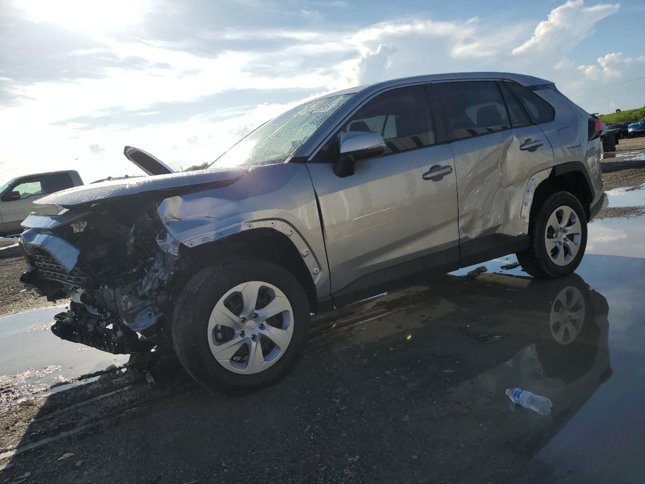 2025 Toyota RAV4 LE, VIN 2T3K1RFV9SC318874 — Фото с аукциона
