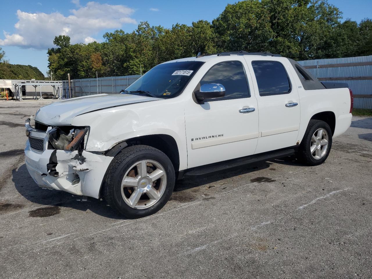 2007 Chevrolet Avalanche LTZ, VIN 3GNFK12397G321971 — Front end