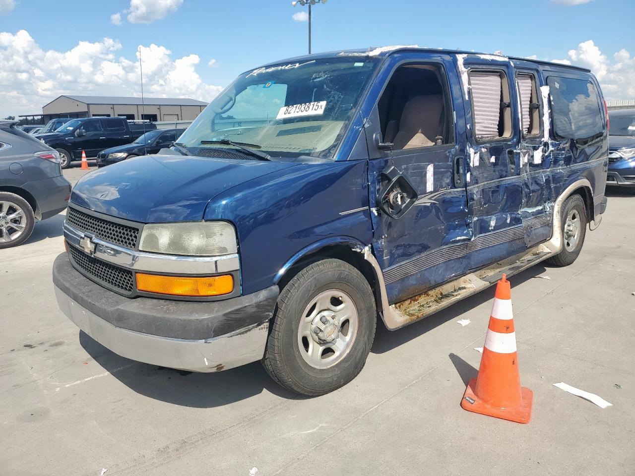 2004 Chevrolet Express Passenger, VIN 1GBFG15T041233492 — Side
