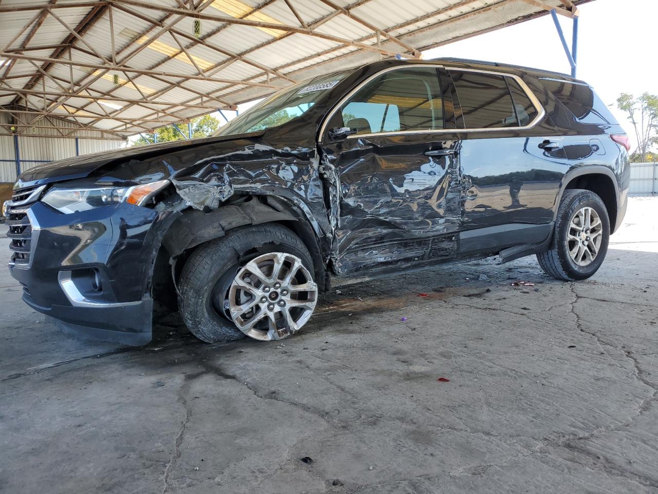 2019 Chevrolet Traverse LT Cloth, VIN 1GNEVGKWXKJ139798 — Side