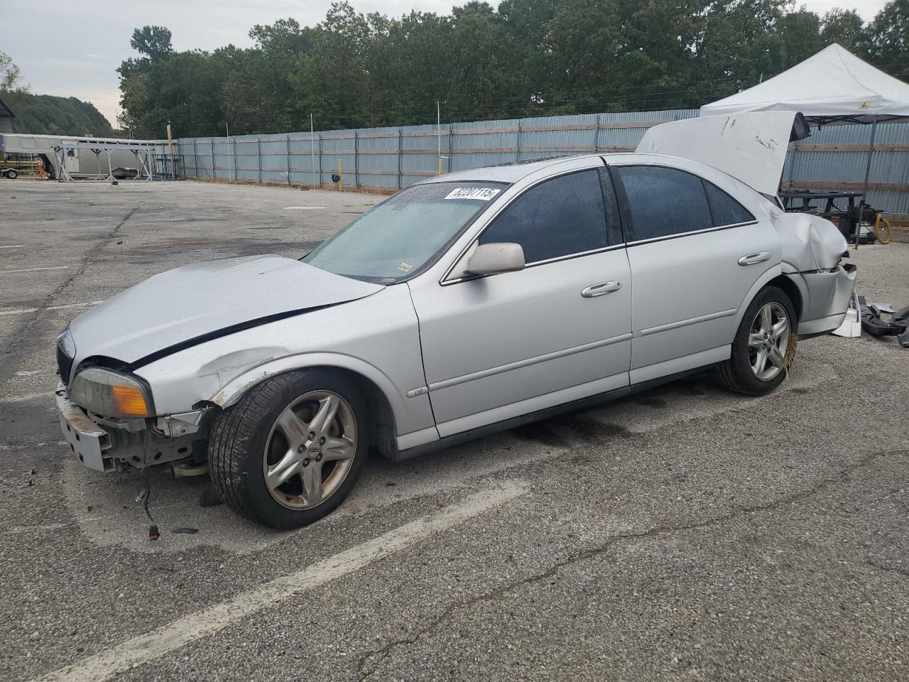 2001 Lincoln LS, VIN 1LNHM87A41Y693383 — Перед