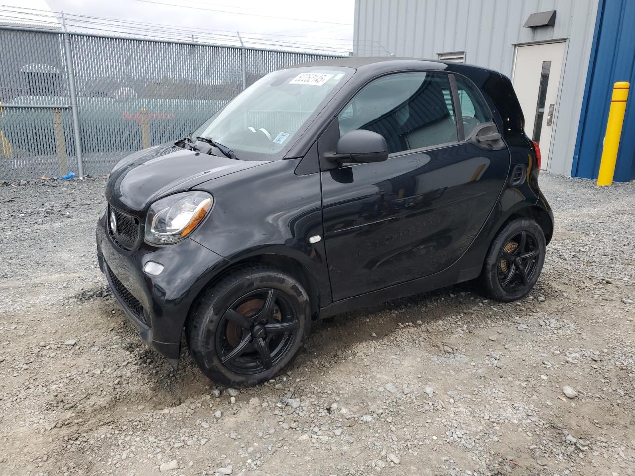 2017 Smart fortwo Pure, VIN WMEFJ5DAXHK169645 — Механическое