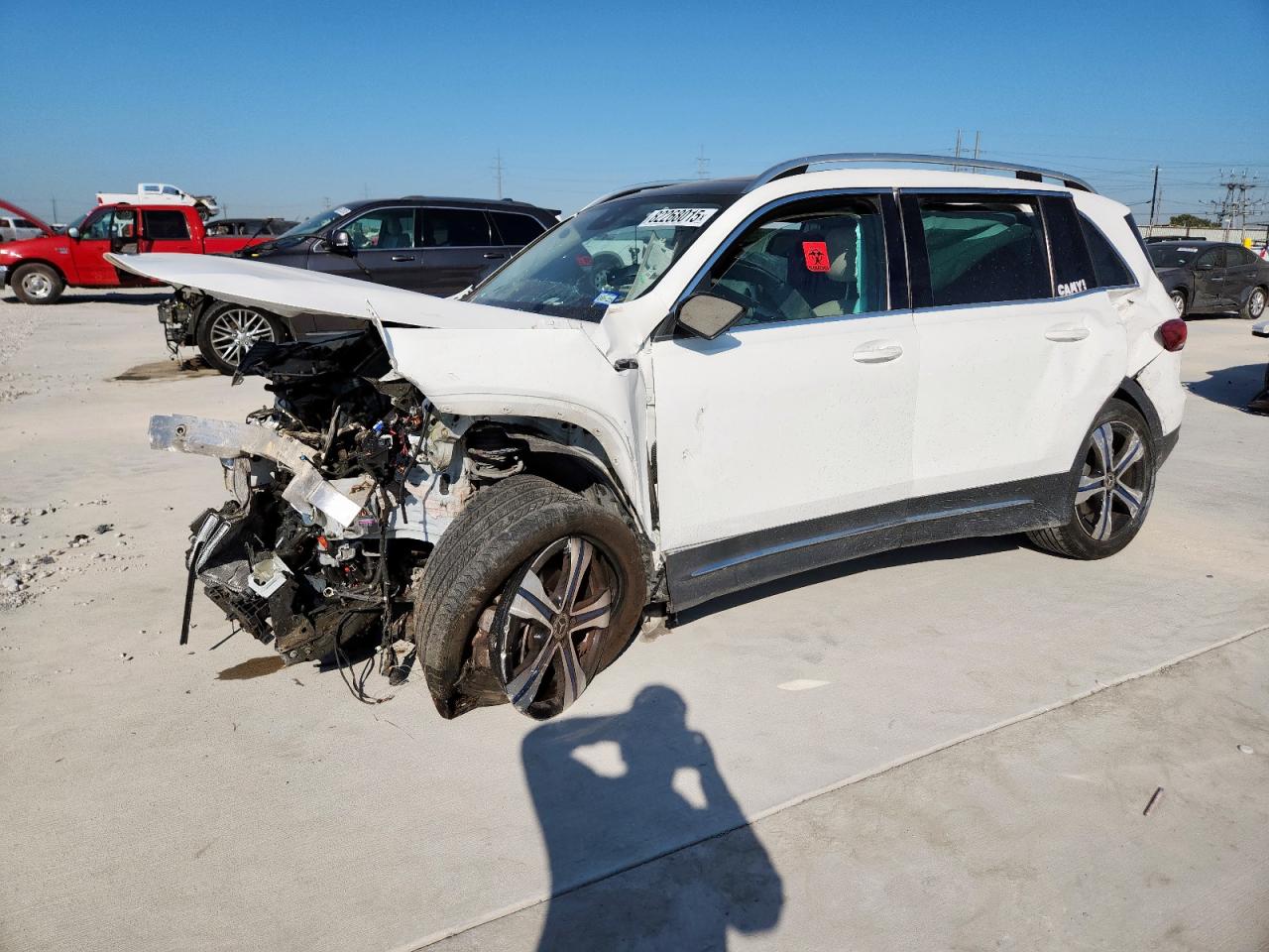 2022 Mercedes-Benz EQB 300, VIN W1N9M0KB9NN009924 — Front end