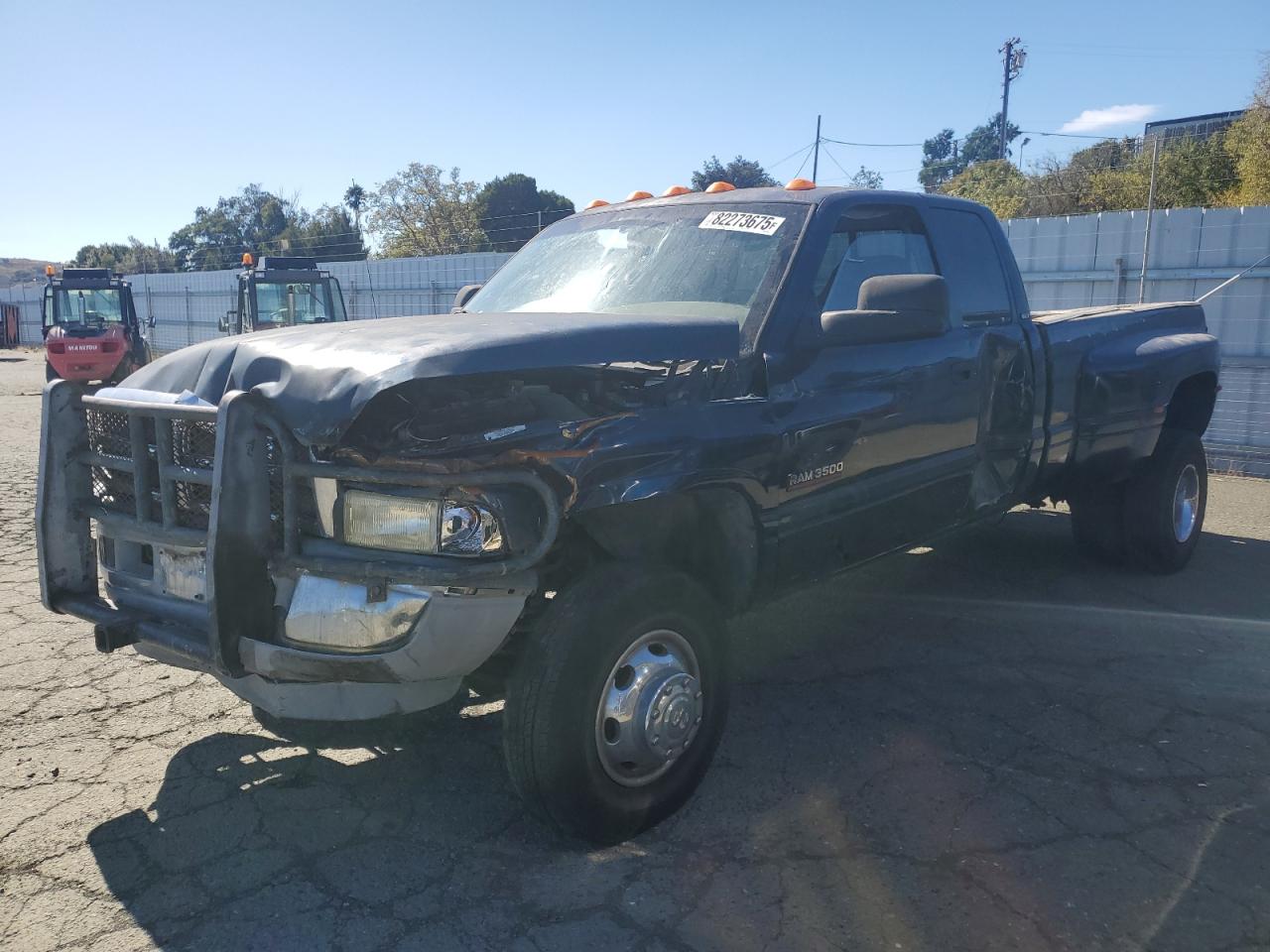 2001 Dodge 3500, VIN 1B7MF33741J538173 — Перед