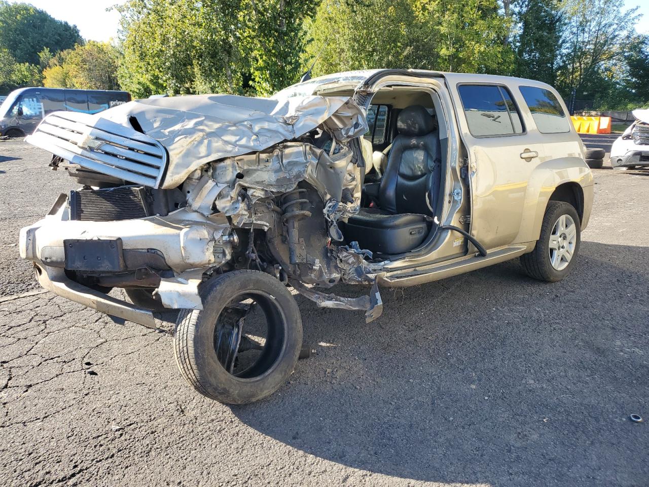 2008 Chevrolet HHR LT, VIN 3GNDA23D28S523301 — Front end