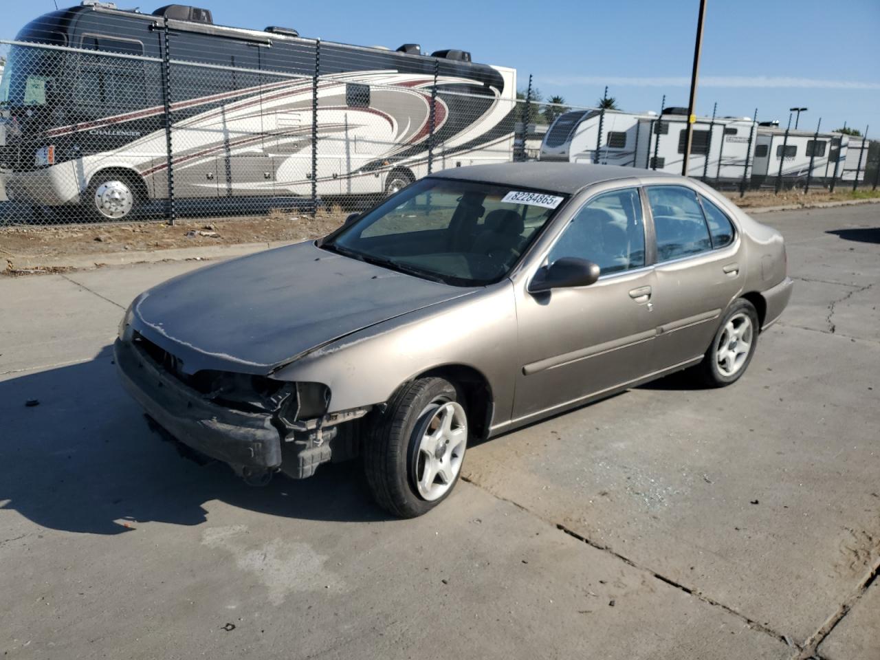 1999 Nissan Altima XE, VIN 1N4DL01D9XC101174 — Front end