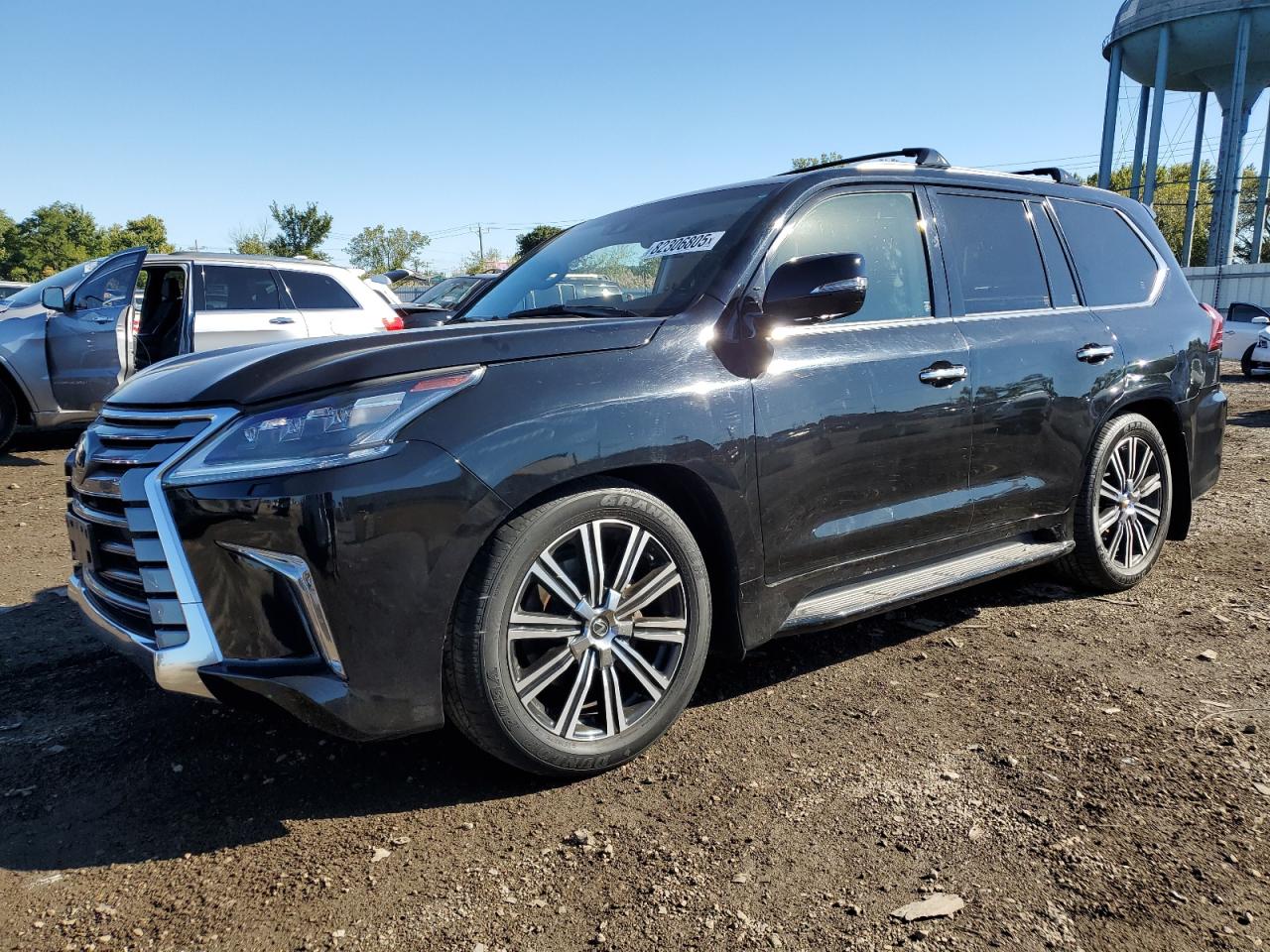 2020 Lexus LX 570, VIN JTJFY7AX3L4315733 — Бок