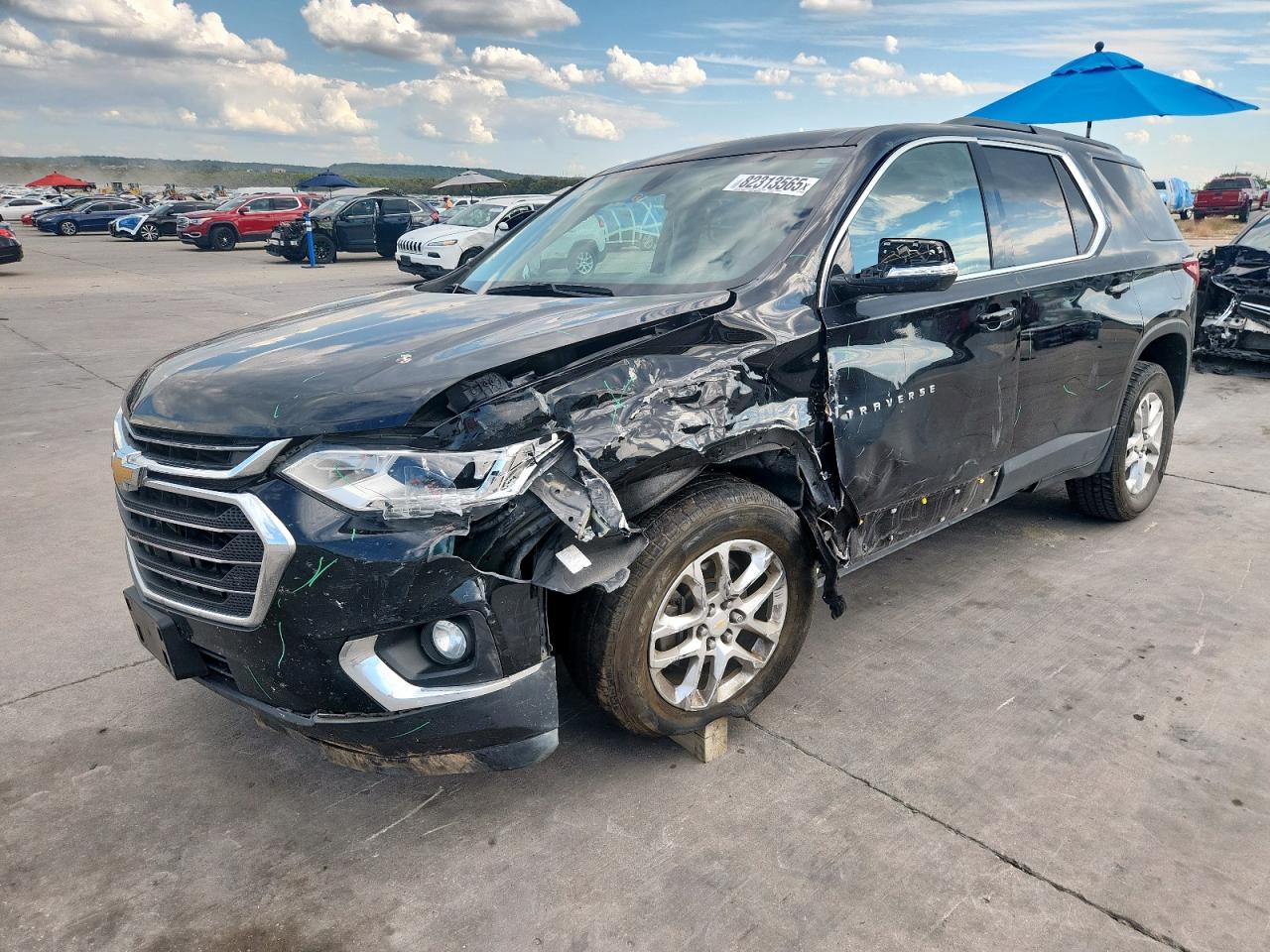 2019 Chevrolet Traverse LT Cloth, VIN 1GNERGKW5KJ135212 — Side