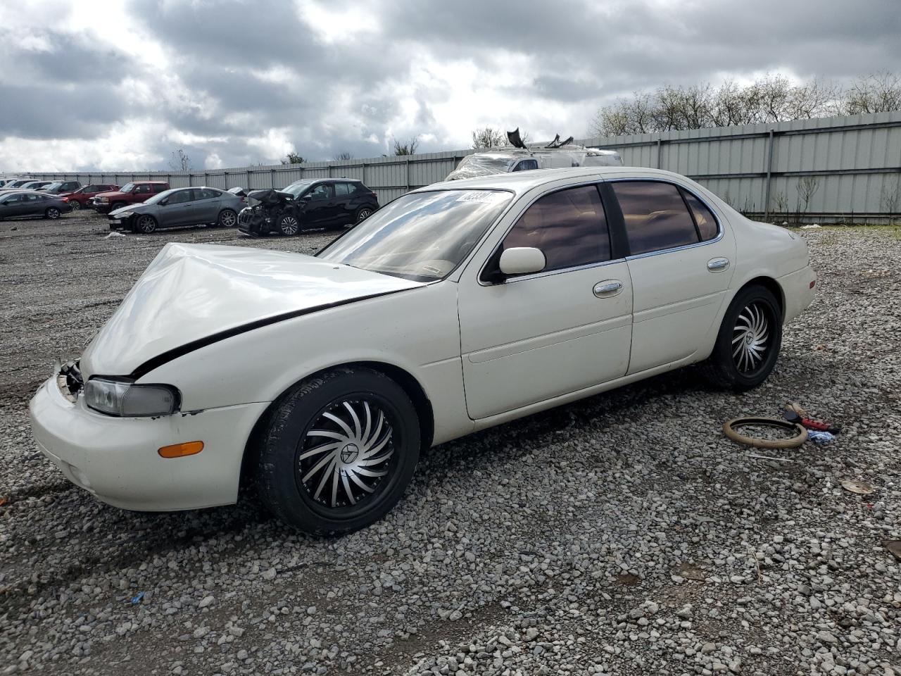 1997 Infiniti J30, VIN JNKAY21D1VM401386 — Front end