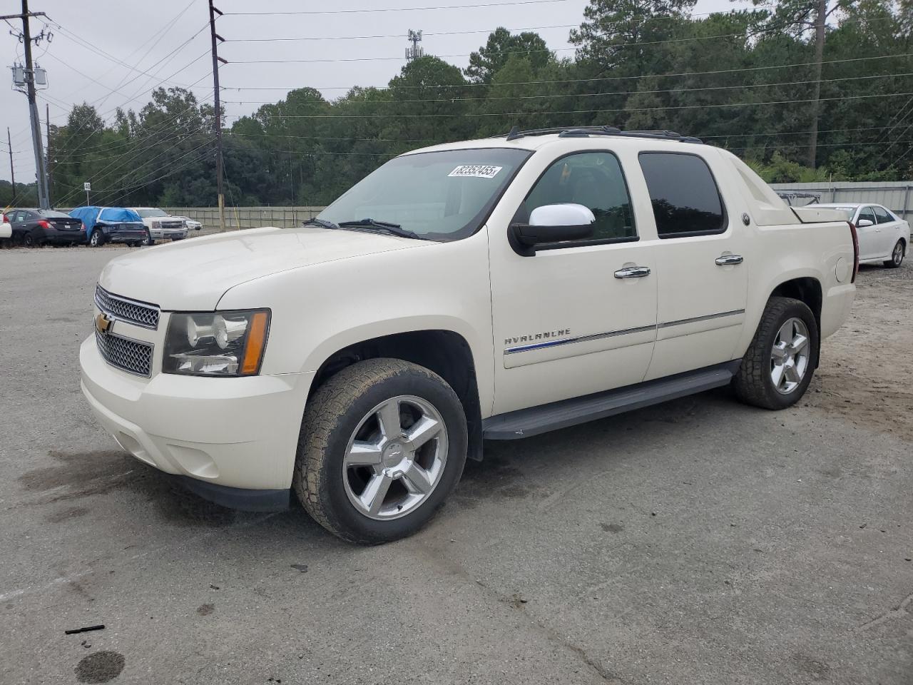 2013 Chevrolet Avalanche LTZ, VIN 3GNTKGE70DG242012 — Side