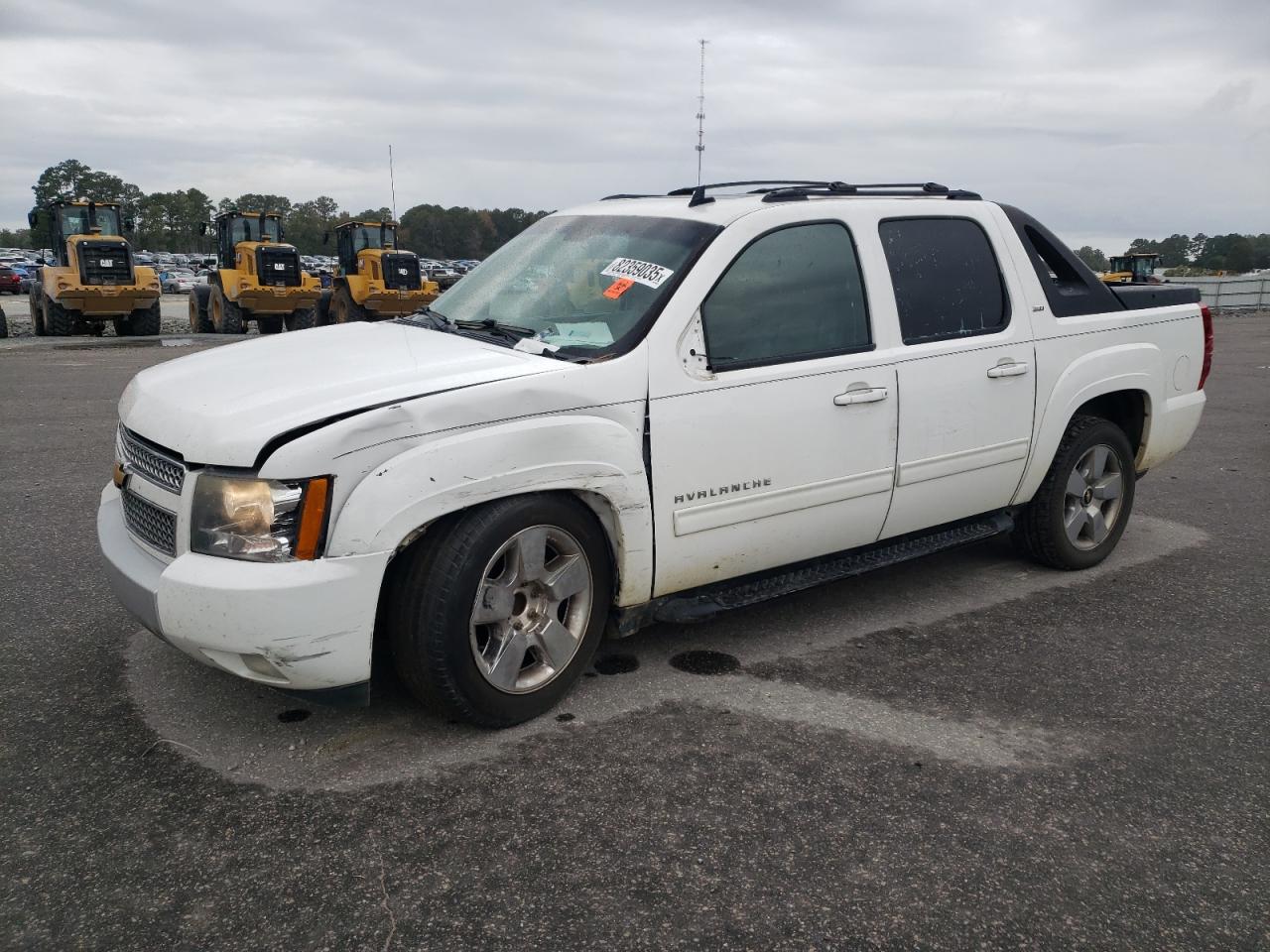 2012 Chevrolet Avalanche LT, VIN 3GNMCFE01CG295542 — Перед